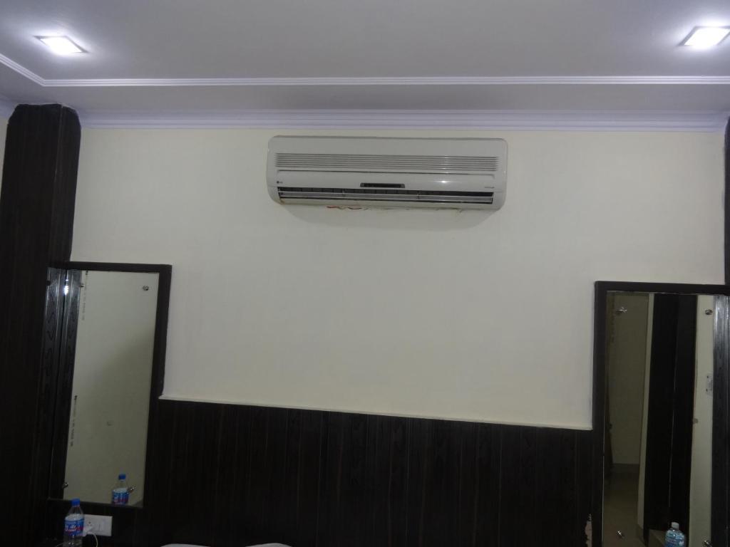 Hotel Surya Plaza New Delhi Exterior foto