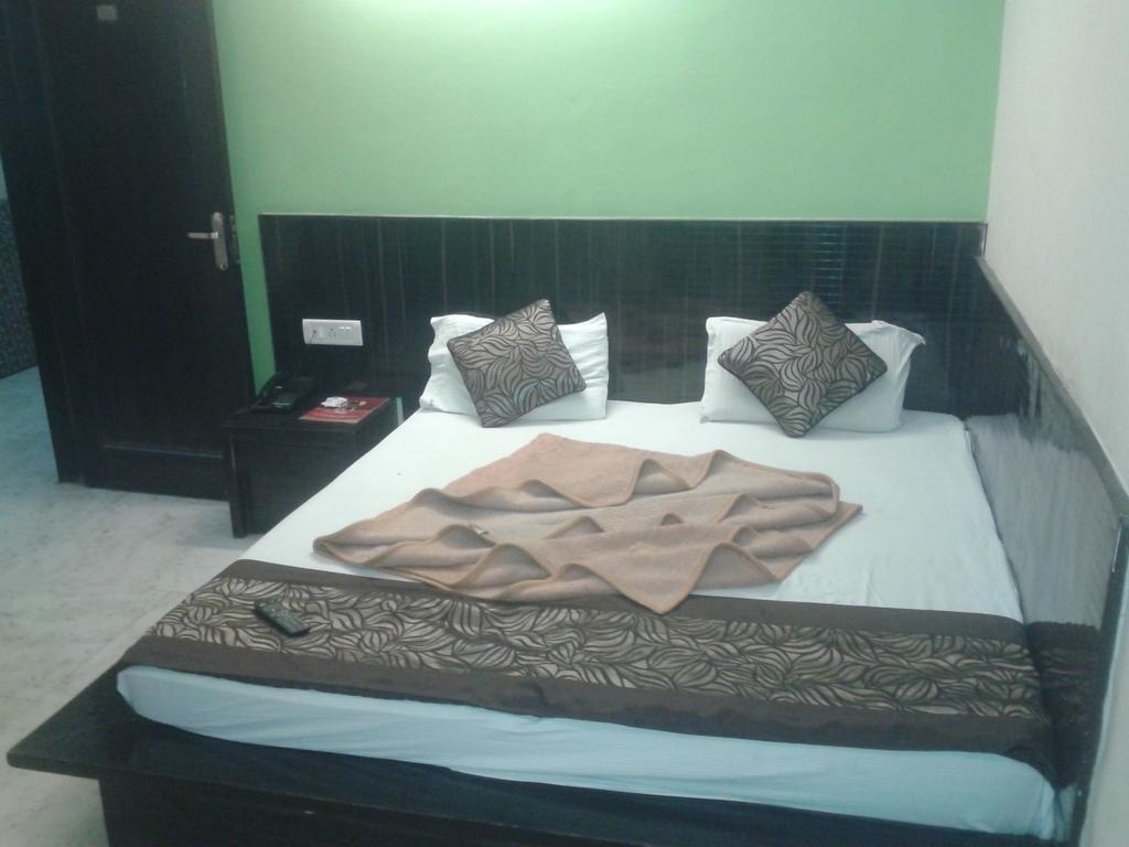 Hotel Surya Plaza New Delhi Exterior foto