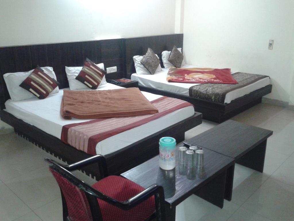 Hotel Surya Plaza New Delhi Cameră foto