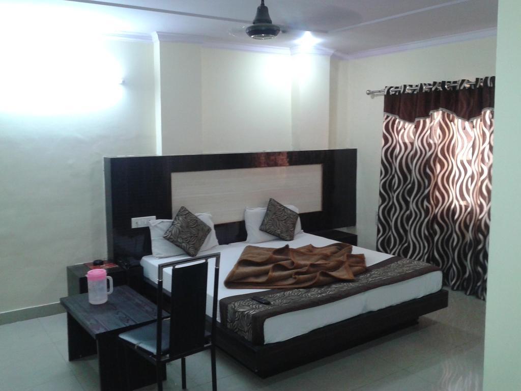 Hotel Surya Plaza New Delhi Exterior foto